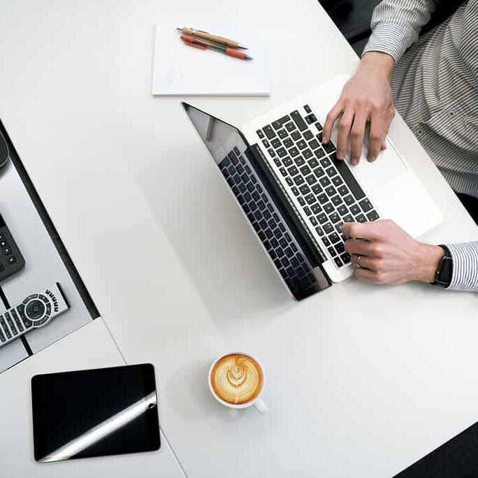 tyler-franta-iusJ25iYu1c-unsplash a person using a laptop